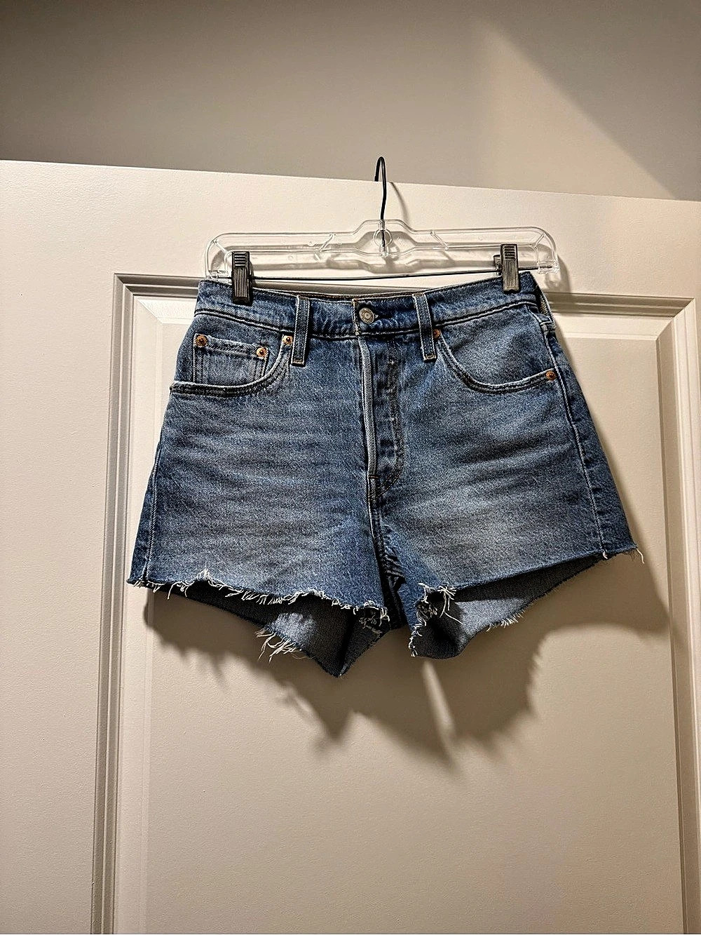 Levi's 501 Original Shorts Denim Cutoff Shorts Waist 25 mid-wash blue